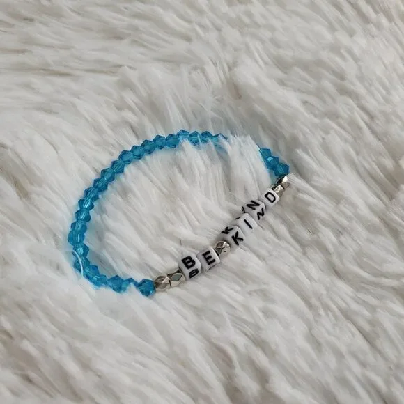 Be Kind Beaded Stretch Bracelet - Picture 4 of 14